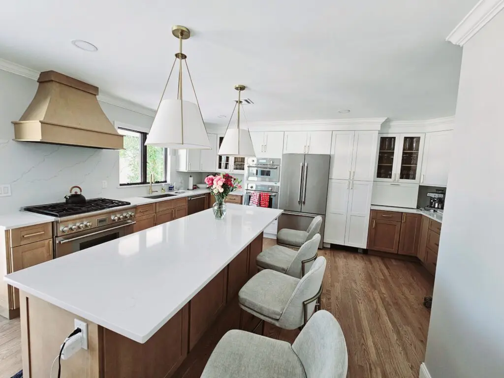 White and wood kitchen